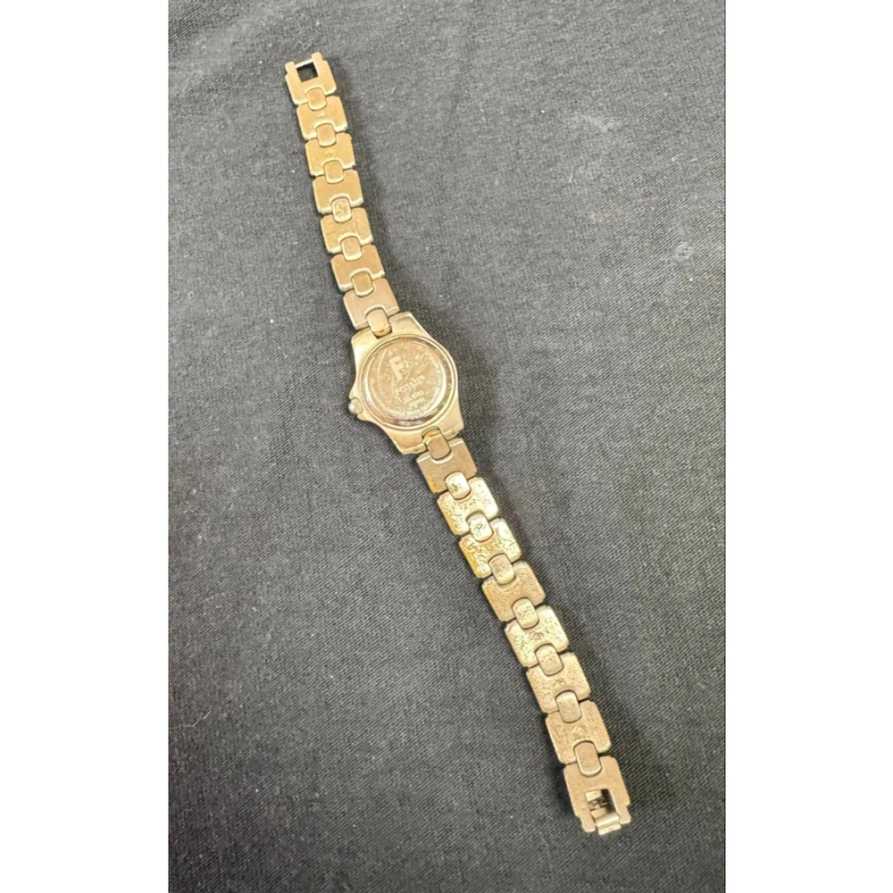 Vintage - F2 Fossil women's two-tone wrist watch with a mother-of-pearl face